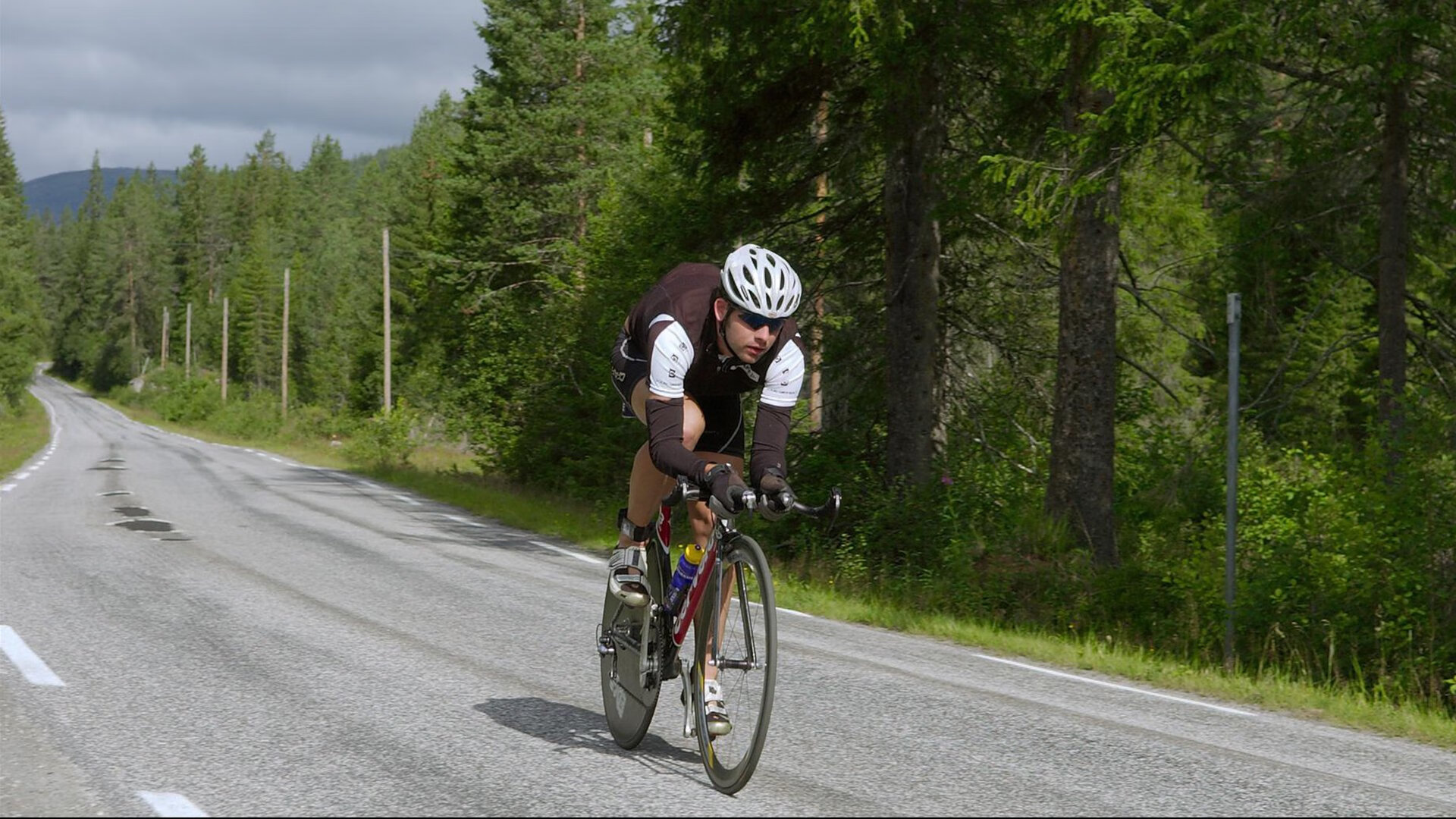 新西兰全黑队无缝的进攻与防守配合堪称极致，新西兰全黑队队长